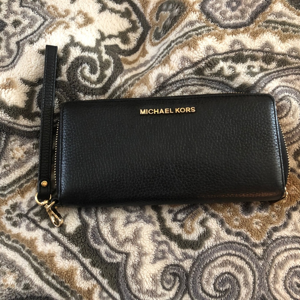 Michael Kors Wristlet Wallet